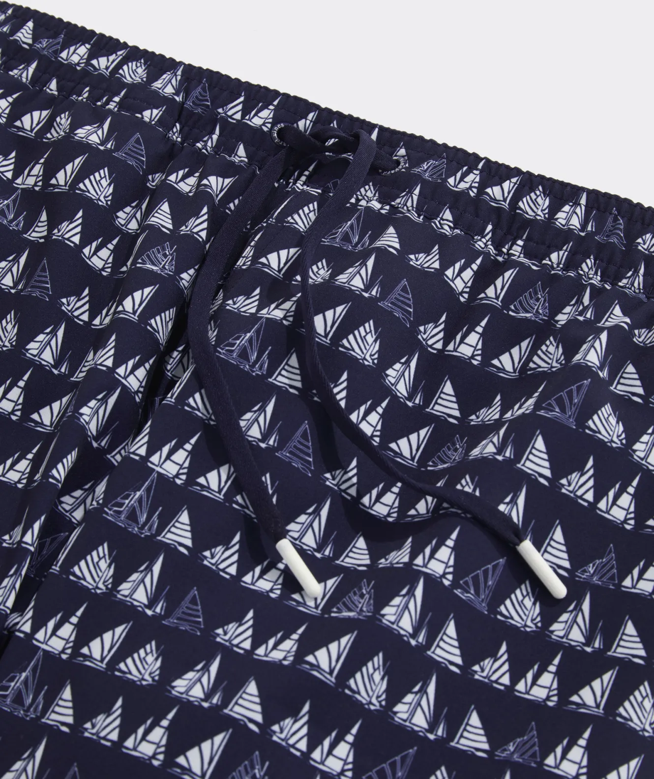 Vineyard Vines 7 Inch Solid Chappy Swim Trunks< Mens