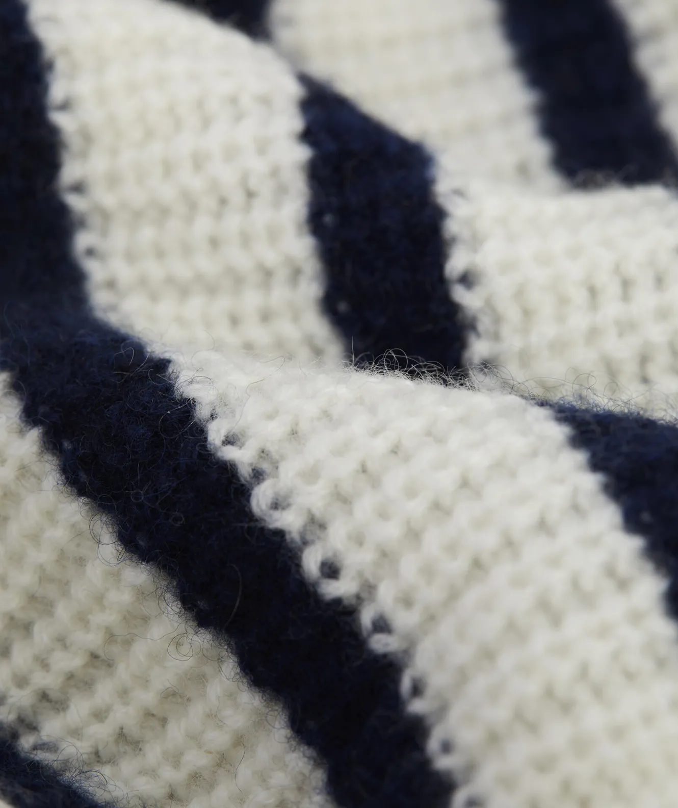 Vineyard Vines Cashmere Varsity V-Neck Cardigan< Sweaters