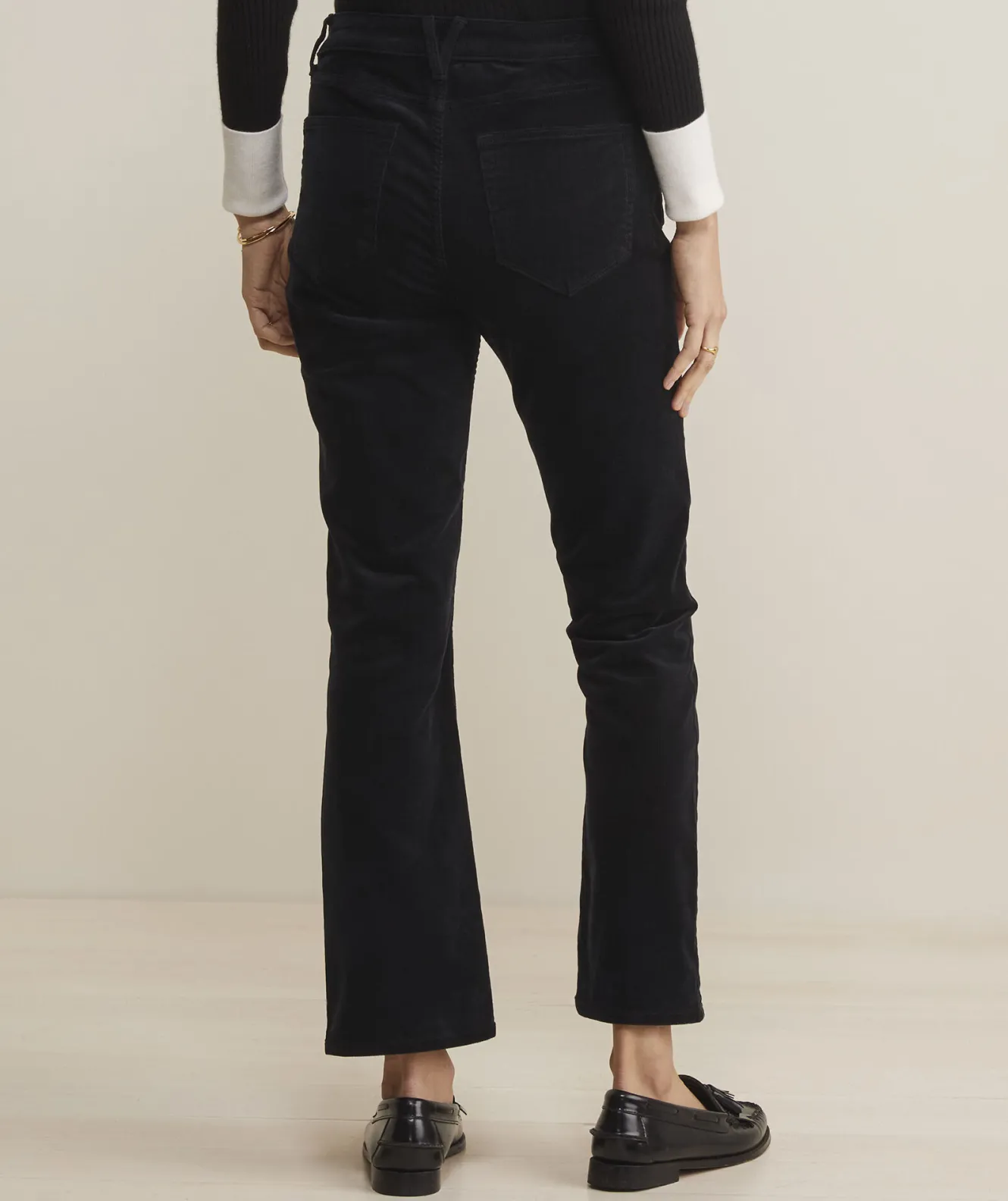 Vineyard Vines Kick Flare Mid-Rise Corduroy Pants< Pants & Denim
